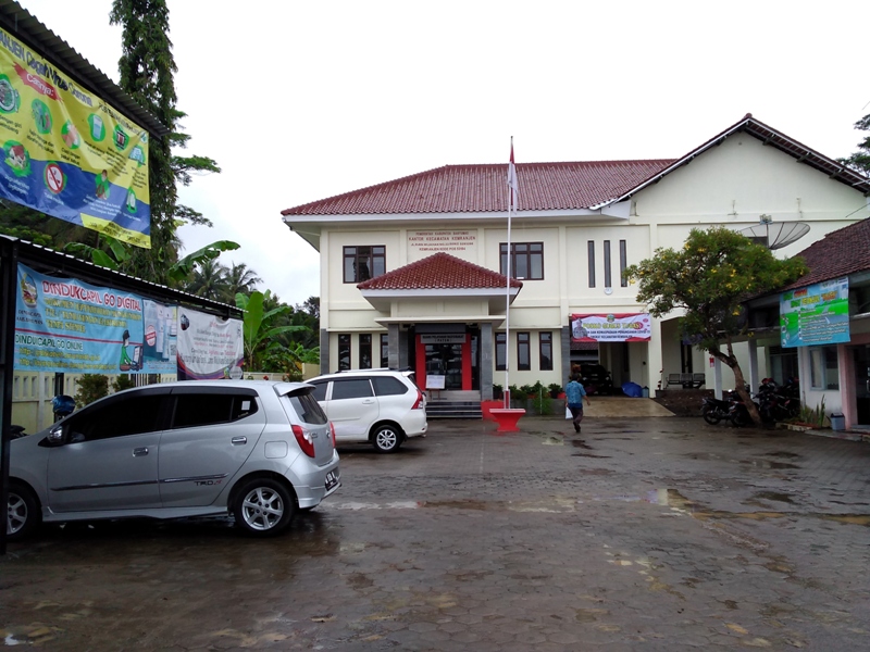 Lanjut Usia Bingung Layanan Kependudukan Online