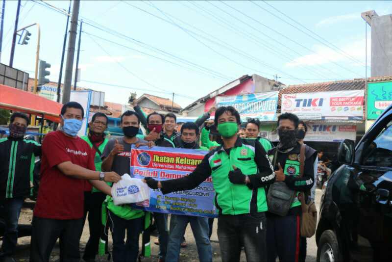 Peduli Dampak Covid -19, IKA UMP Bagi 1000 Paket Sembako