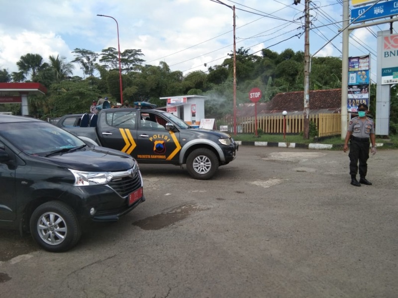 Jalan Nasional di Sumpiuh Disemprot Disinfektan