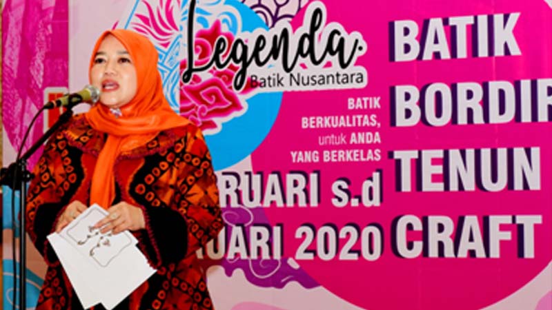 Lina Ruzhan Apresiasi Pameran Legenda Batik Nusantara 2020