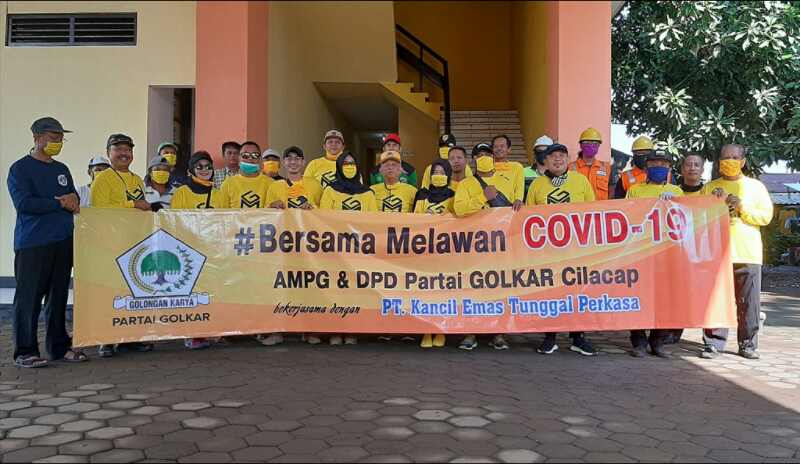 AMPG dan DPD Golkar Cilacap Lakukan Penyemprotan Disinfektan