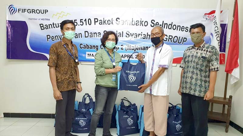 FIFGROUP Cilacap 2 Salurkan 262 Paket Sembako