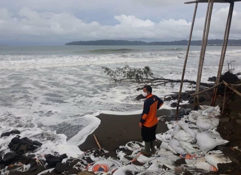 Kerugian Banjir Rob Cilacap Capai Rp 34 M