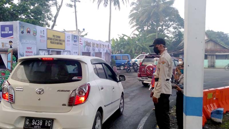 Pemudik Curi Waktu di Jam Istirahat Posko Penjagaan