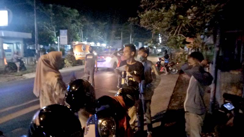 Aturan Jam Malam di Purbalingga Dilanggar - Ditemukan Kongkow dan Tidak Pakai Masker