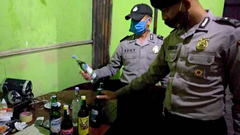 Puluhan Botol Miras Diamankan Polisi