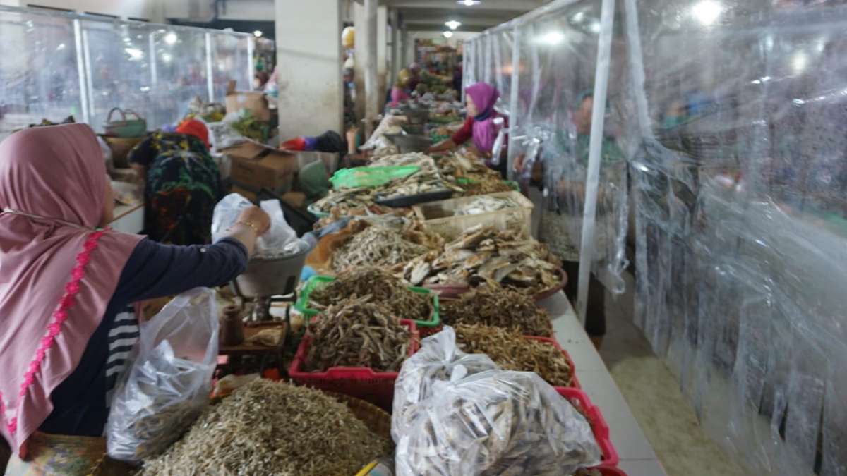 Pasar Batang dan Pasar Limpung di Kabupaten Batang Diawasi Ketat Terkait Penerapan Protokol Jelang New Normal