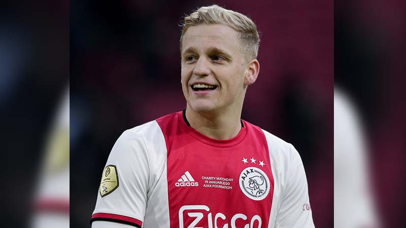 Donny van de Beek Diburu Setan Merah