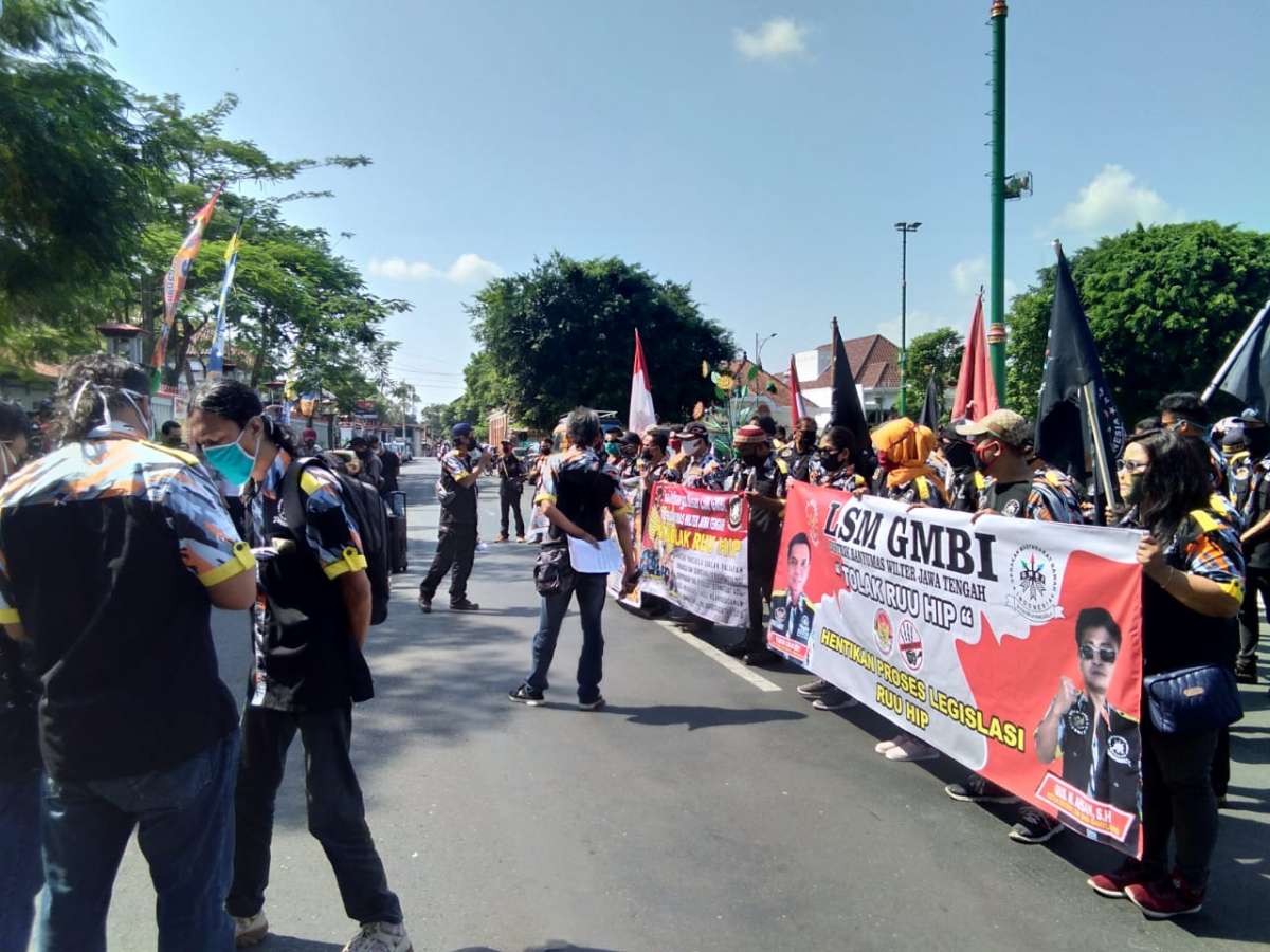 Tolak Pembahasan RUU HIP, LSM GMBI Distrik Banyumas Gelar Aksi