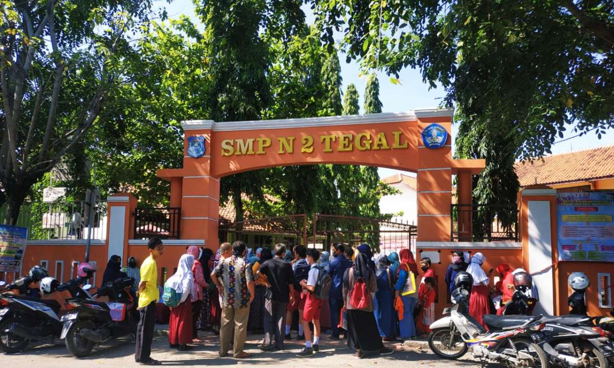 PPDB Online SMA/SMK Bermasalah di Tegal, Hari Pertama Kuota Verifikasi NIK Tidak Menampung