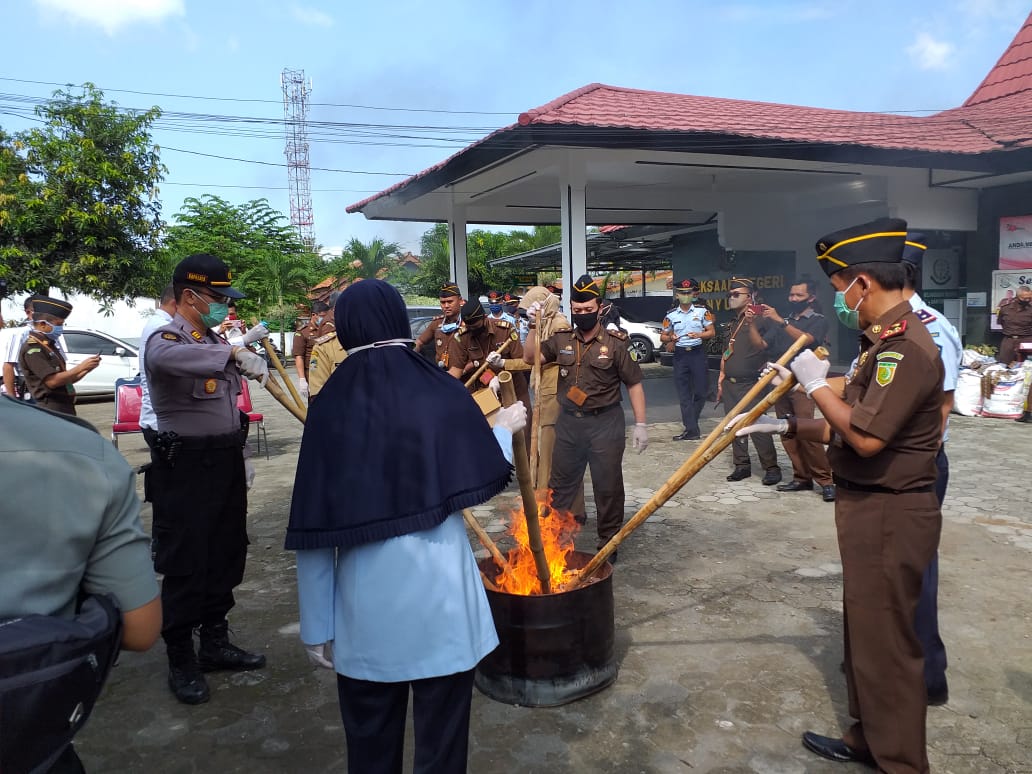 Sabu-sabu 5,4 Gram dan Barang Bukti di Kejaksaan Negeri Banyumas Dimusnahkan