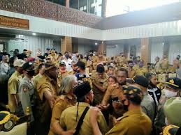 Ketua DPRD Cirebon Dipolisikan Terkait Audiensi FKKC  yang Berujung Kisruh di Ruang  Rapat Paripurna Dewan