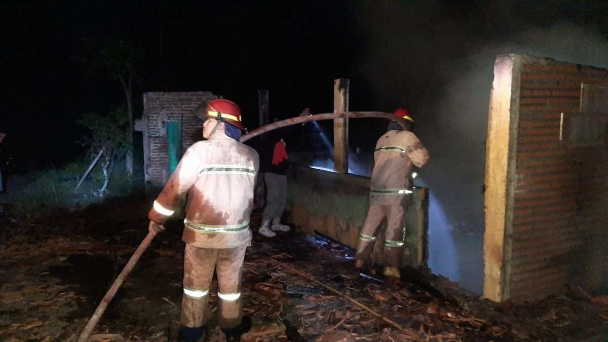 Akibat Hubungan Arus Pendek, Warung Pak Ngaimun Ludes Terbakar