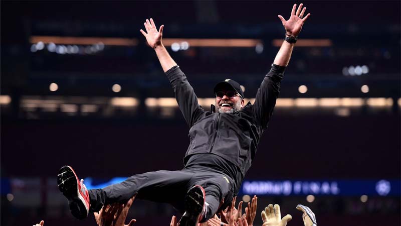 Gerrard: Siapkan Patung Klopp!