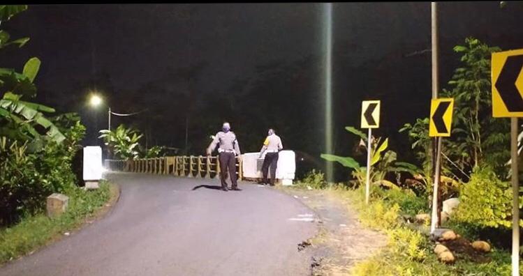 Dishub Pasang Lampu Penerangan Jalan di Area Jembatan Kali Muli