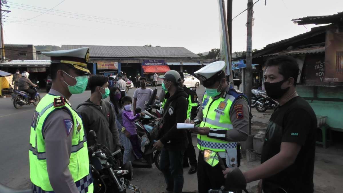 Pelanggar Masker di Banyumas Bisa Dihukum Push Up, KTP Disita, Atau Tilang