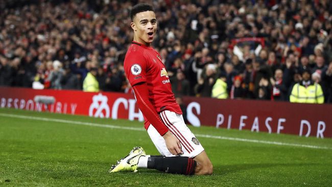 Aston Villa vs Man United: Momen Mason