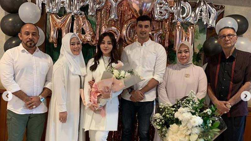 Aktor ganteng Ali Syakieb Lamar Sang Kekasih