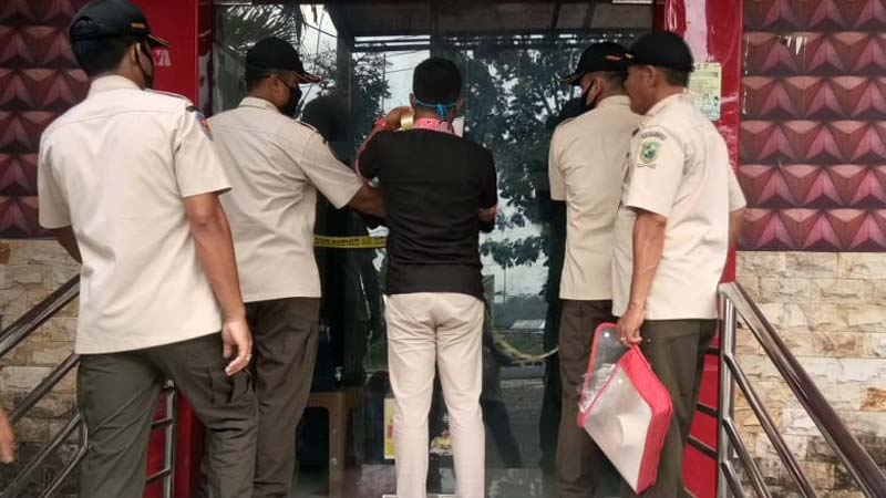 Empat Tempat Karaoke di Kota Banjarnegara Disegel, Kasatpol: Buka Room Kucing-kucingan, Dapati Miras dari Peng