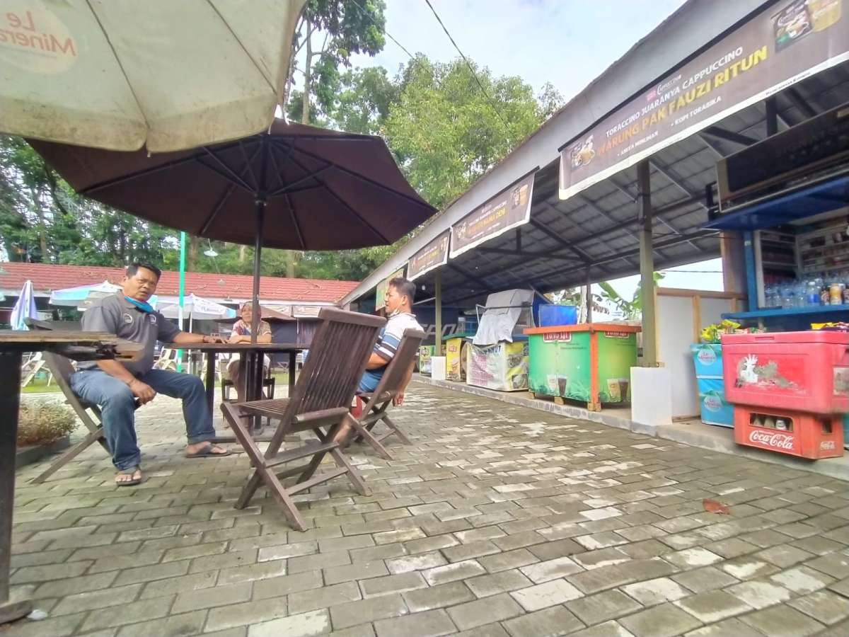 Imbas Jadi Tempat Karantina, PKL Gor Satria Keluhkan Sepinya Pembeli