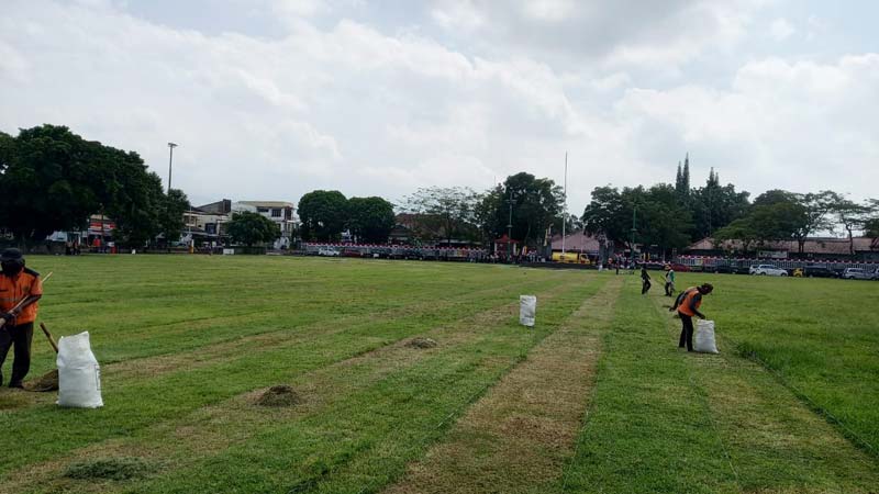 Dibuat Unik, Rumput Alun-Alun Dicukur Bermotif Tebal Tipis, Jadi Mirip Lapangan Sepakbola