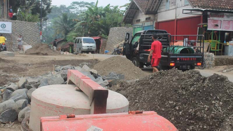 Tikungan Tajam di Kawasan Pasar Madukara Banjarnegara Akhirnya Diperlebar