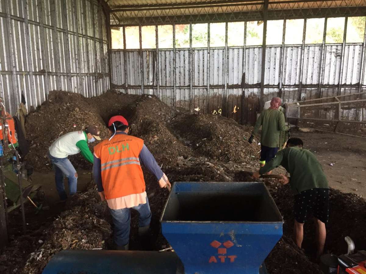 Baru Berjalan Sebulan, Hanggar TPST Kedungrandu Produksi Kompos 10 Ton