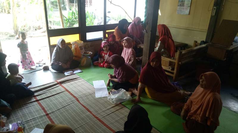 Unik, Warga RT 1 dan 2 RW 2 Desa Kedungpring Gelar Arisan Beras Dua Mingguan