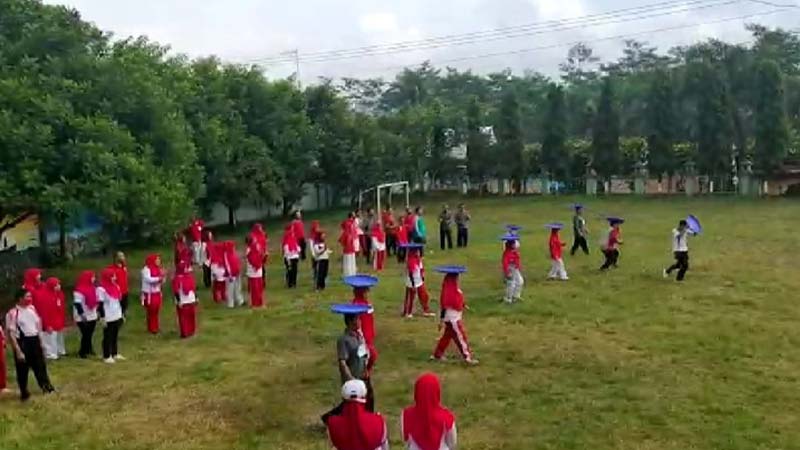 MTs Negeri 2 Banjarnegara Rayakan HUT RI Ke-75 dengan Senam dan Lomba