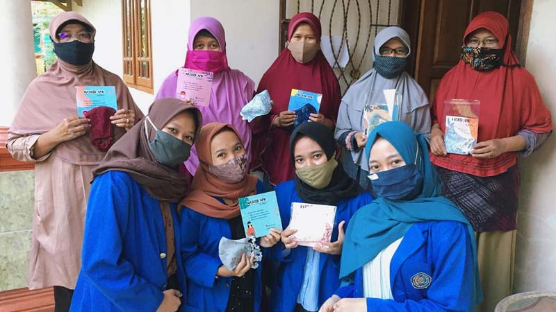 Mahasiswa KKN Alternatif FEB Banyumas 03 UMP Melakukan Pendampingan Inovasi Produk Masker