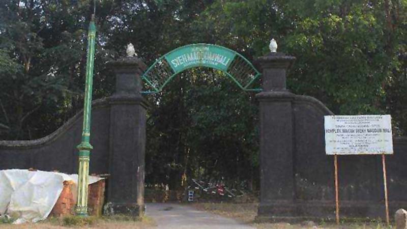 Pembangunan Hanggar Sampah di Dekat Makam Syekh Makdum Wali Dihentikan