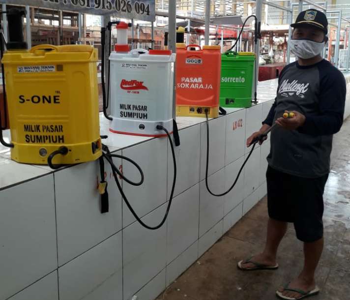 Intensitas Penyemprotan Desinfektan di Pasar Sumpiuh Berkurang