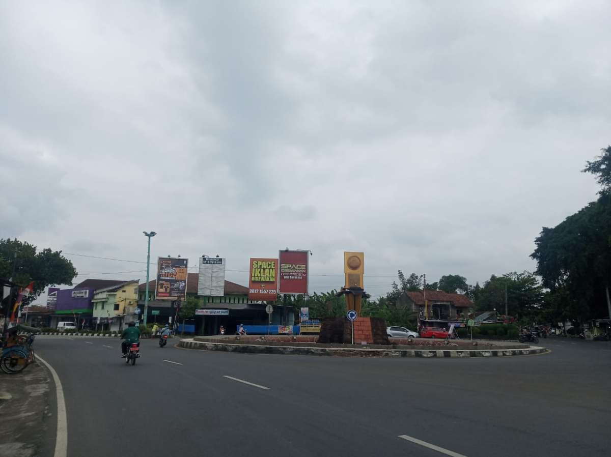 Sering Kesenggol Truk Besar dan Rusak, Pencarian Komposisi Material Untuk Memperkuat Bundaran Dalam Proses Per