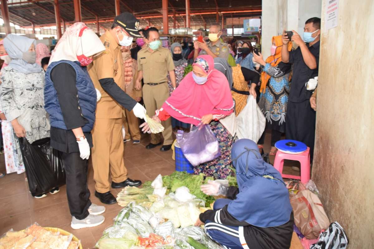 Pedagang Pasar Sokaraja Curhat Berharap Bisa Normal ke Bupati