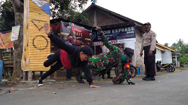 Jaga Jarak di Pasar Kerap Dilanggar,  Pelanggar Masker Dihukum 