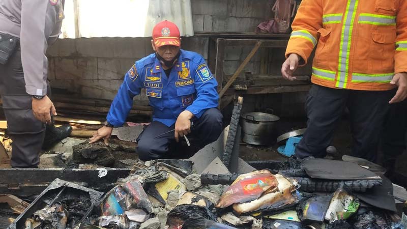 Gegara Tungku Membara, Dapur Rumah Listiani Ludes