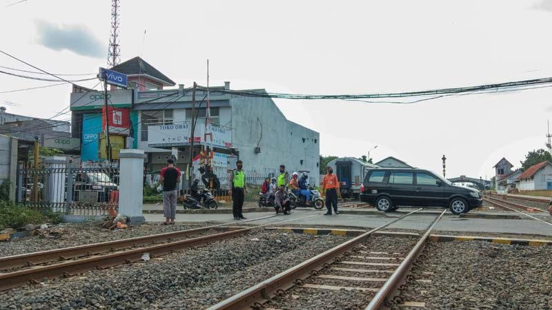 Menerobos Palang Pintu Randegan-Kroya, Pengendara Motor Tewas Ditempat