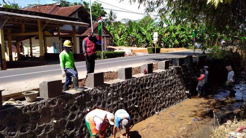 Saluran Pembuangan Air di Ruas Kemiri Kerap Meluap Ketika Musim Penghujan