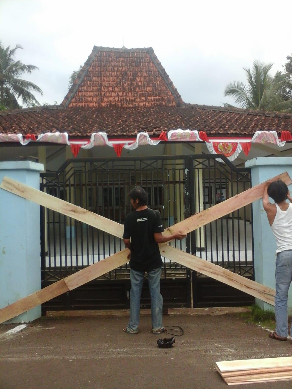 Merasa Tuntutan Tidak Dipenuhi, Sejumlah Warga Sempat Segel Balai Desa Pejogol, Cilongok