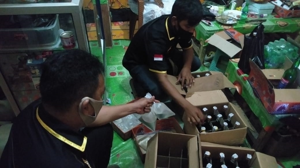 36 Botol Miras dan Puluhan Liter Ciu Diamankan di Mrebet Purbalingga