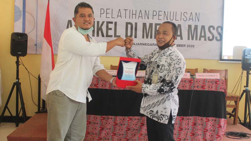 PGRI Pejawaran Banjarnegara dan Radar Banyumas Bersinergi, Selenggarakan Pelatihan Menulis