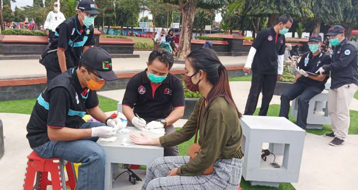 Pengunjung Alun-alun Purbalingga Membludak, Dinkes: Melanggar, Langsung Rapid Test