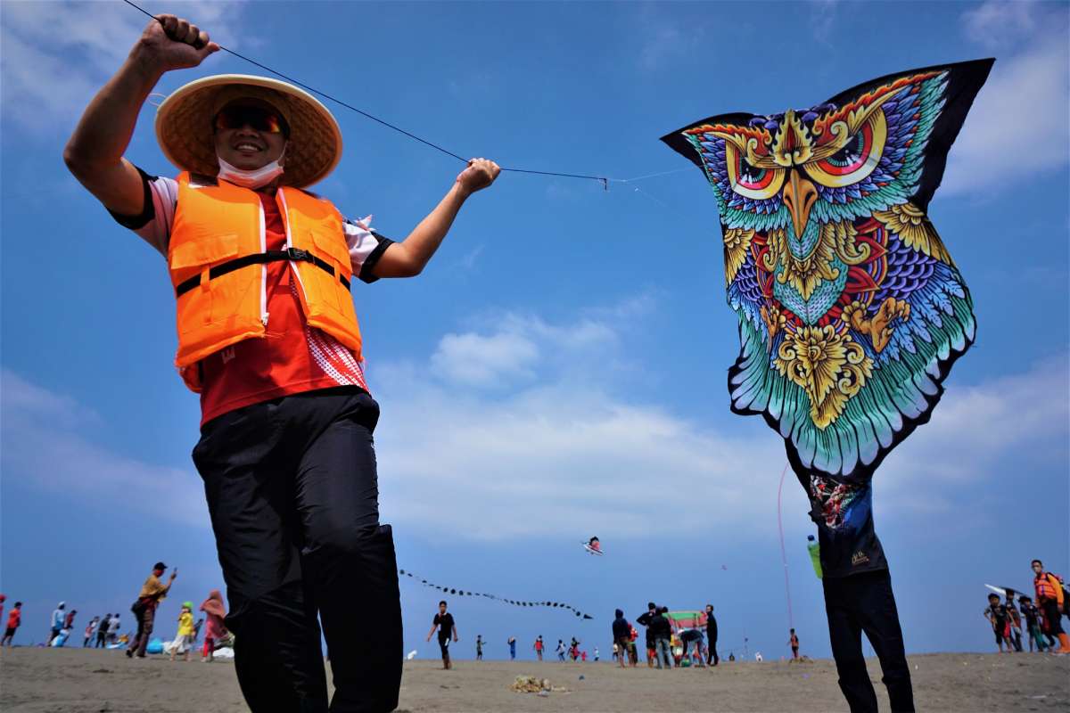 Ratusan Layang-layang Terbang di Festival Langit Tanggulangin