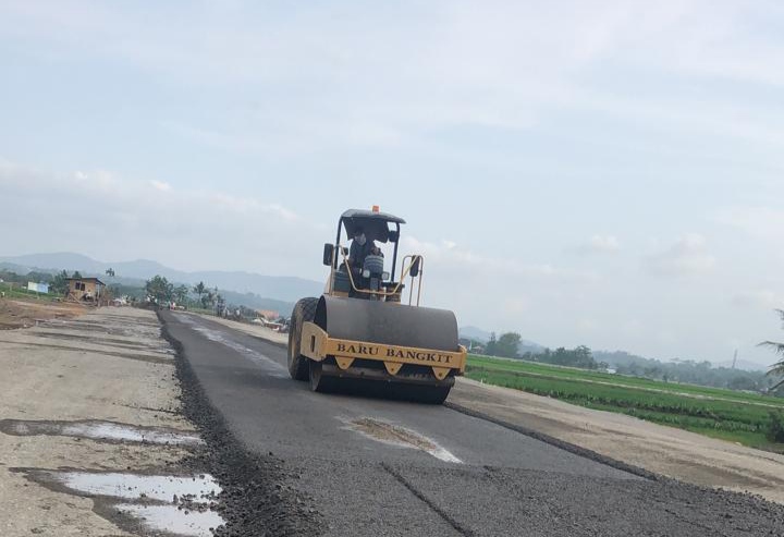 Wow, Lapisan Aspal Akses Jalan Tembus Gerilya - Sudirman Purwokerto Mulai Dikerjakan