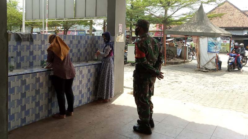 Tidak Patuhi Protokol Kesehatan, Pedagang dan Pengunjung Akan Ditegur dan Tidak Diperbolehkan Masuk Pasar Soka