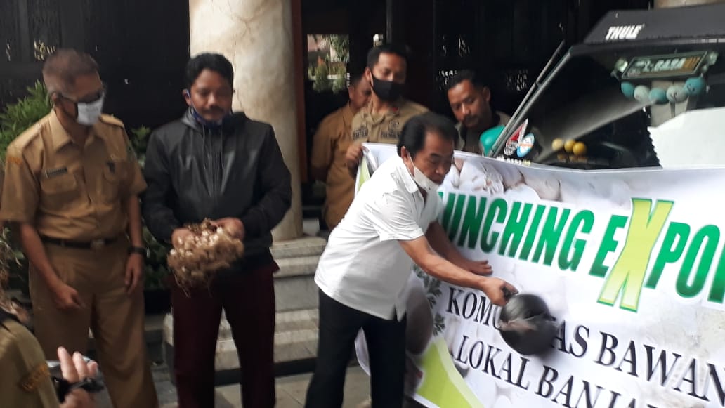 Produk Asli Petani Banjarnegara Berupa Bawang Putih Berhasil Diekspor Perdana
