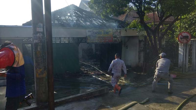 Rumah Makan di Sokaraja Ludes Dilalap Api