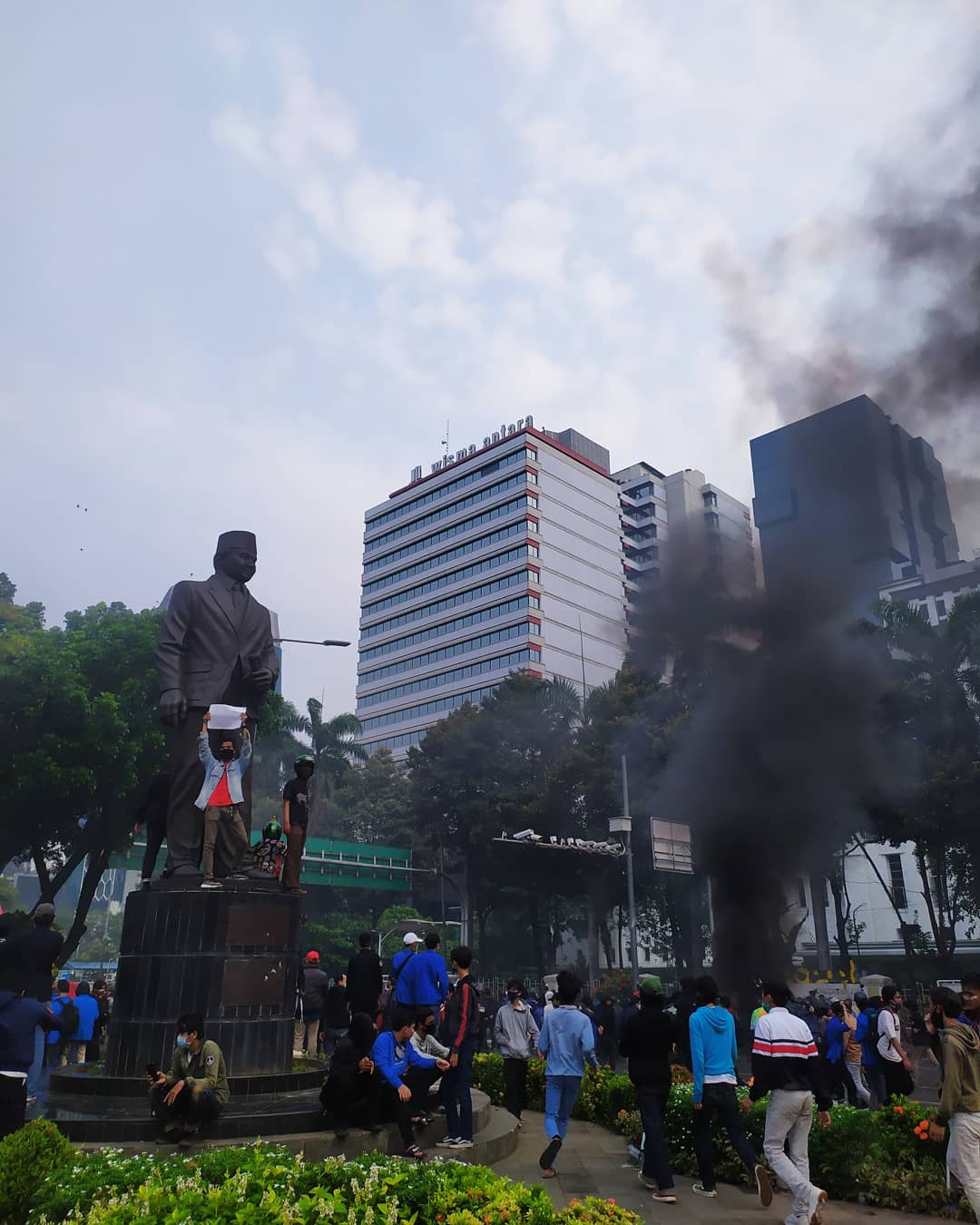 Tindak Tegas Perusuh, Seribu Diamankan, Enam Polisi Masuk RS di Ibu Kota Jakarta