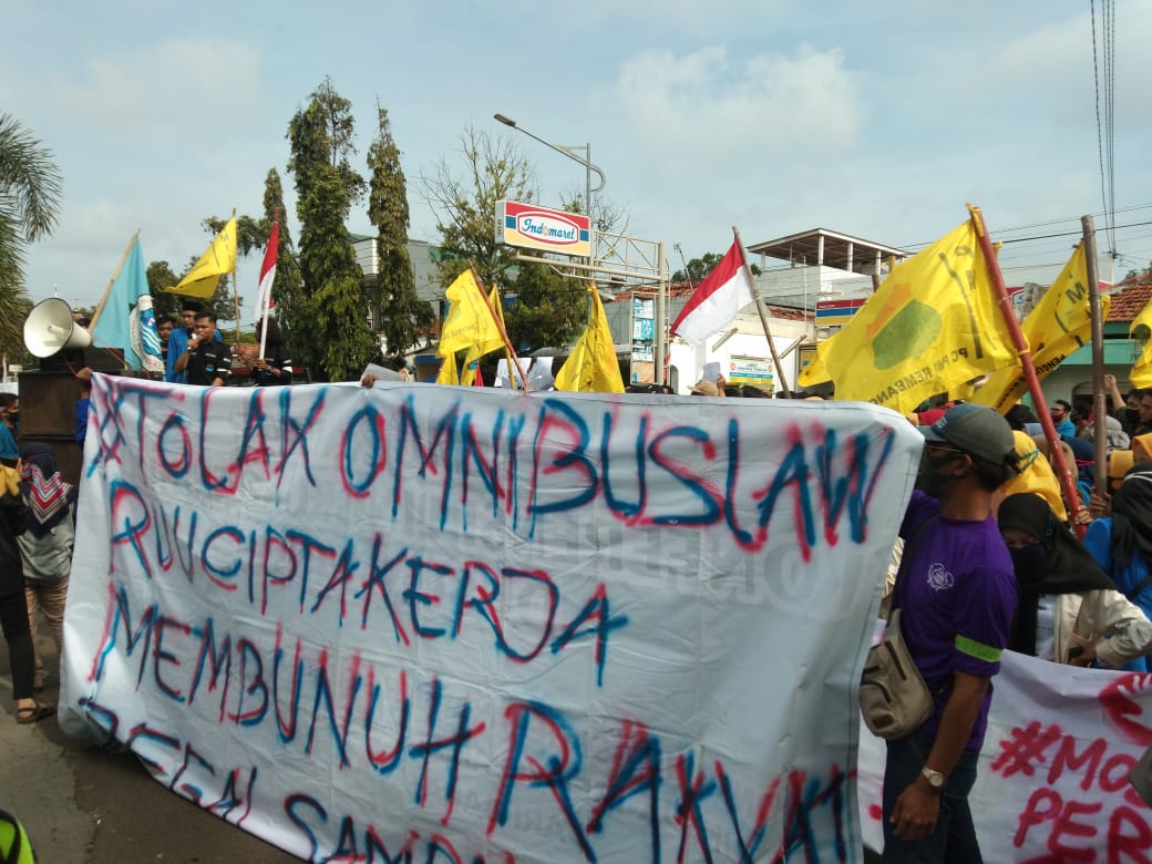 Aliansi Cilacap Bergerak Demo Tolak UU Cipta Kerja