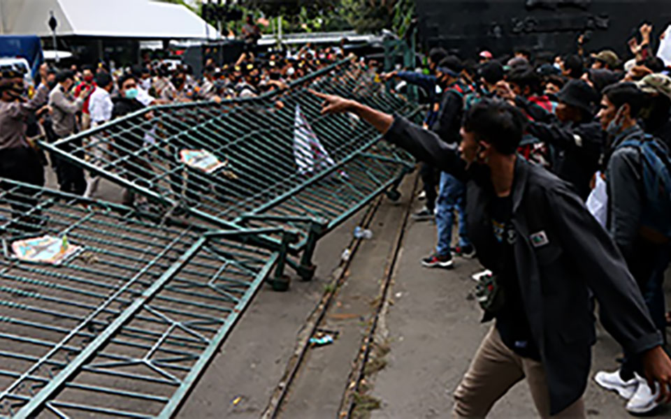Demo Sempat Ricuh di Semarang, Polisi Amankan 100 Orang Diduga Penyusup